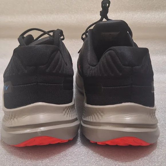 NWOT Nike Quest 5 Men's Sneakers - Picture 4 of 5